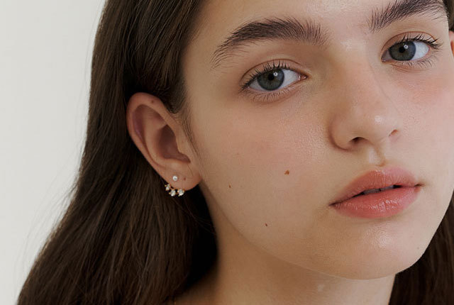 [PRIMAUTE] THIN TWISTED Earrings 全2色 Minimalism 5/6/8MM Rainbow CZ Stone Sqaure Stud Earrings for