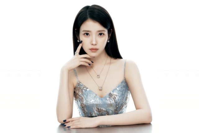 PIN 01(Gold) – LETICIA