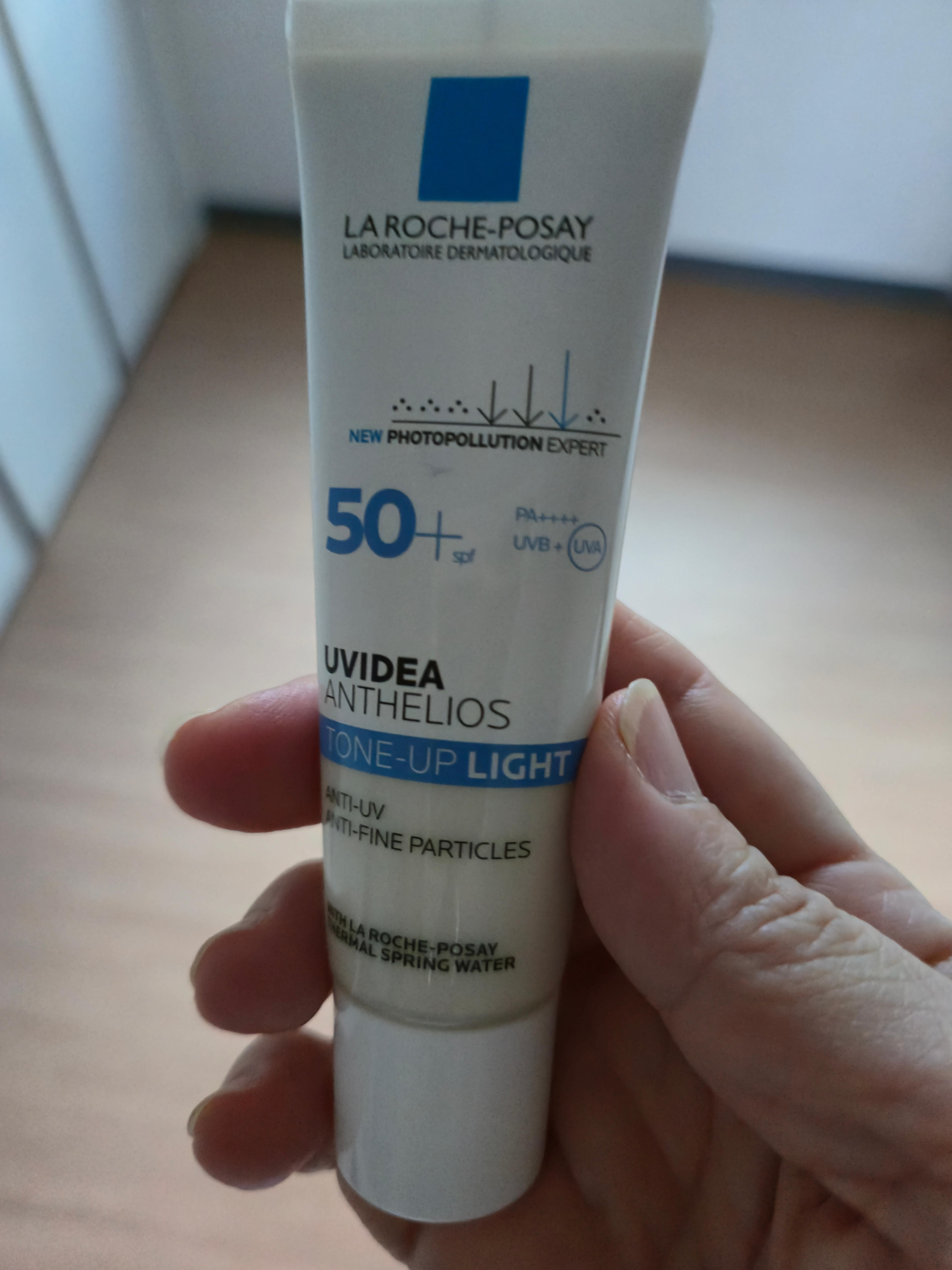 LA ROCHE-POSAY TONE-UP LIGHT ×2本セット Amazon.co.jp: La Roche-Posay SPF 50 PA+++++ Sunscreen Makeup