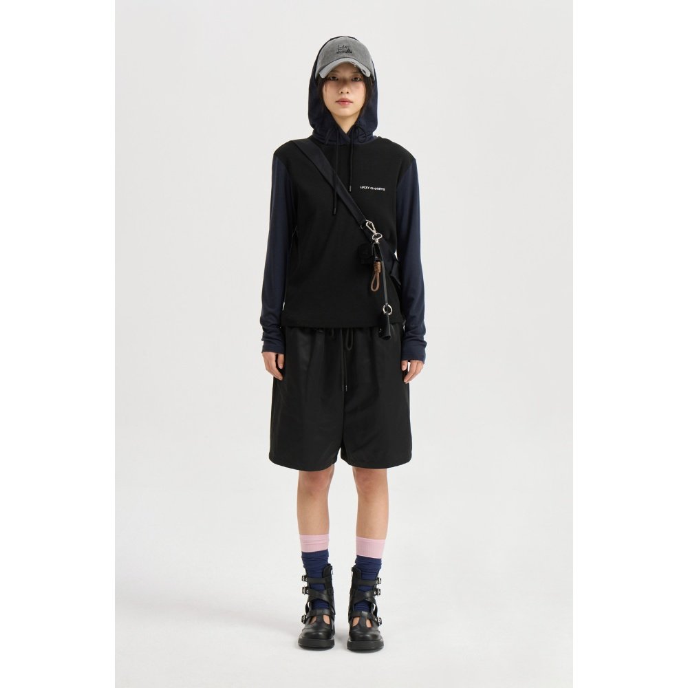 롯데면세점 [럭키슈에뜨] Colored Slim Fit Hood T-shirt (black)