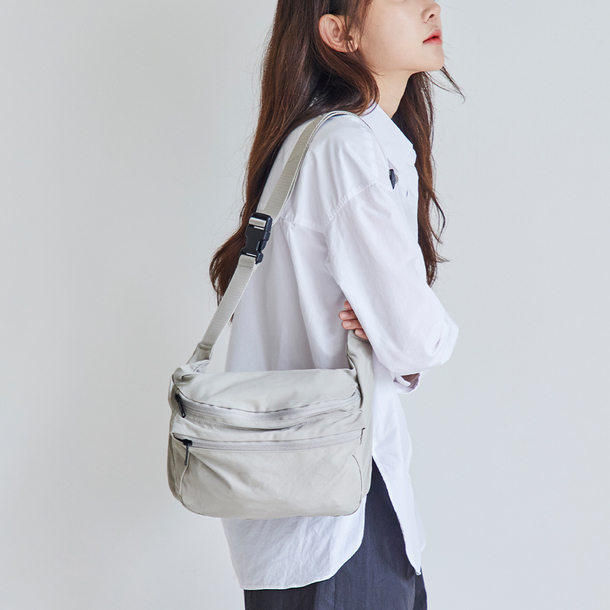 【ithinkso】puffy shoulder & cross ショルダーバッグ☆追跡付 ロッテ免税店